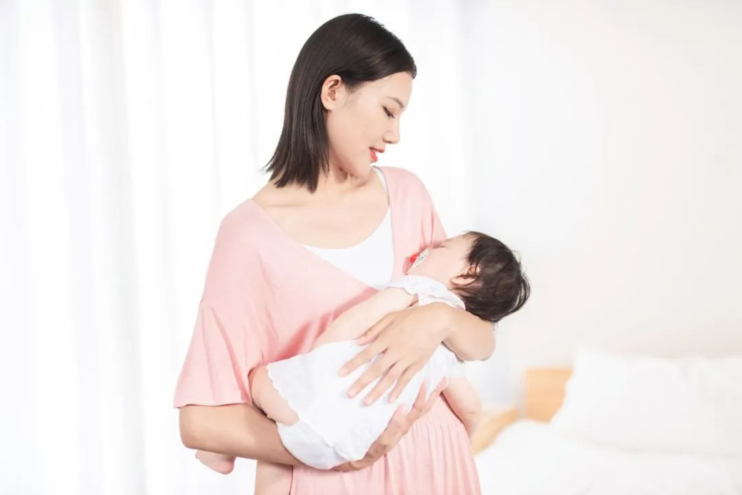 資深月嫂告誡：寶寶護(hù)理過程中，最容易犯這7個錯誤，一定要小心